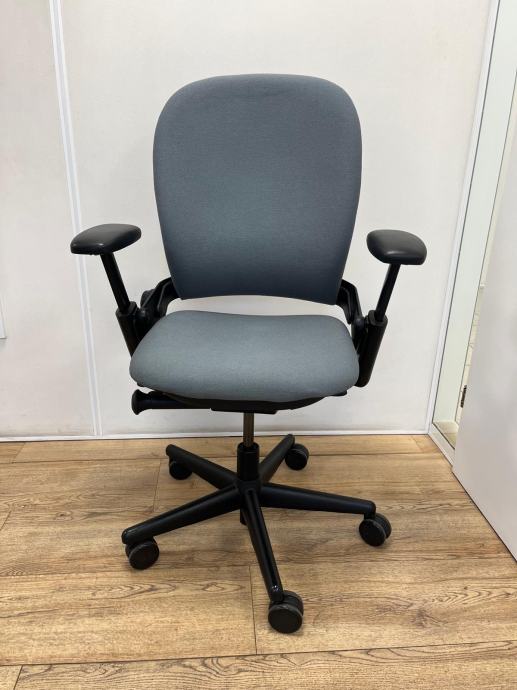 Refurbished Steelcase Leap - Siv pisarniški stol