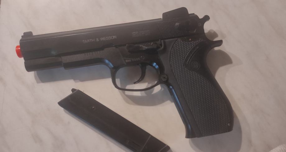 ZRAČNA PIŠTOLA "SMITH & WESSON"