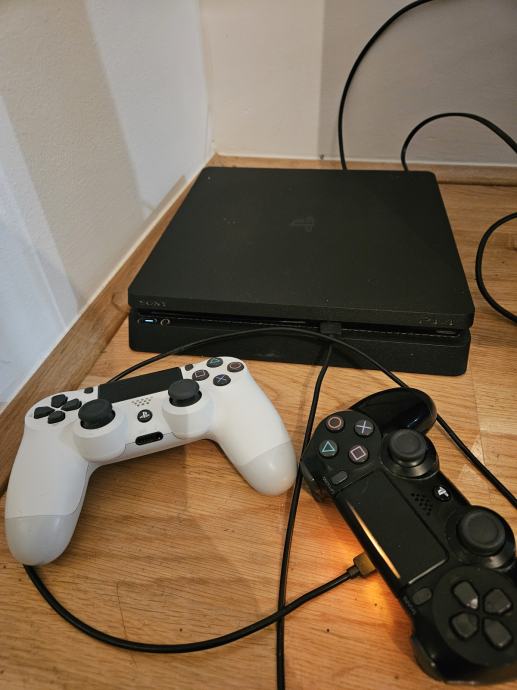 PS4 Slim 1TB + 2 kontrolerja