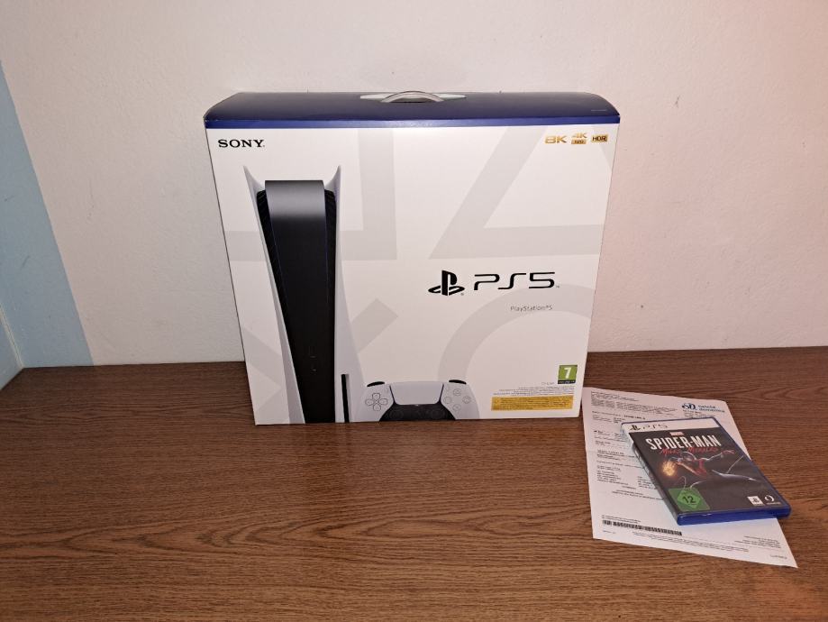 PlayStation 5, 825GB