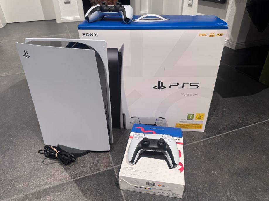 PlayStation 5 z Blu-ray diskom + 2 igralni palčki + 3 igre