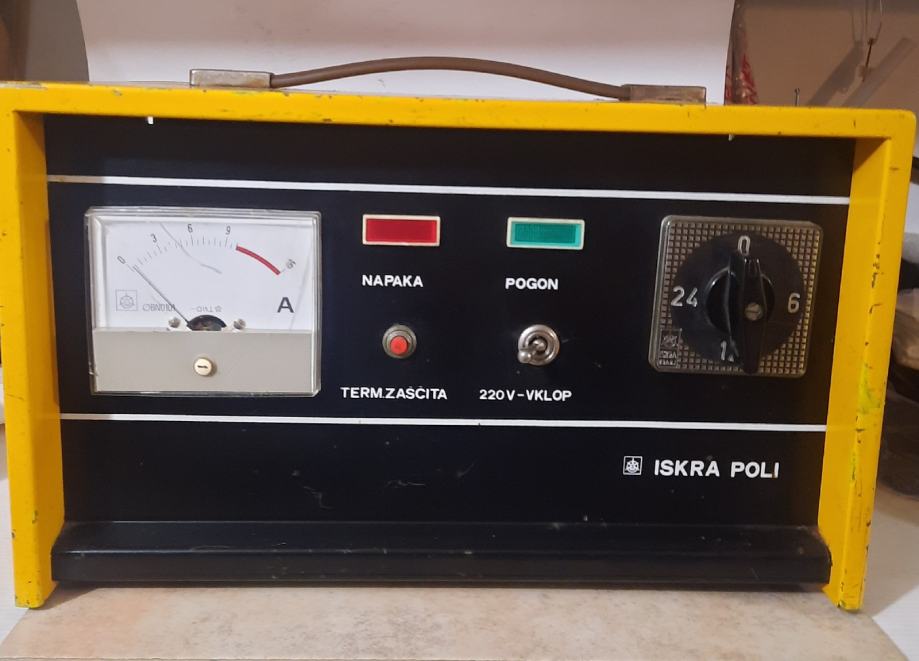 Polnilec baterij ISKRA POLI  6,12,24V,10A