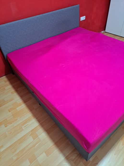 Postelja boxspring