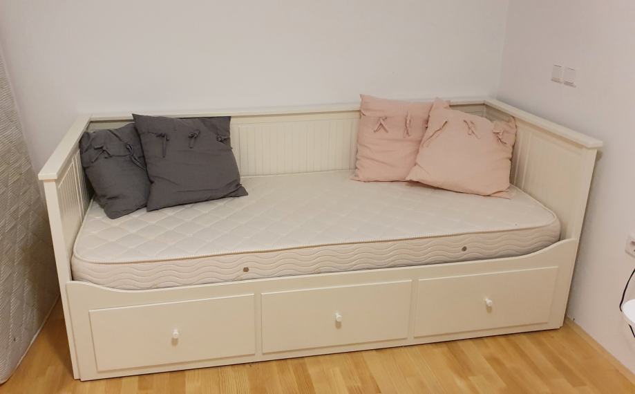 Postelja Ikea Hemnes