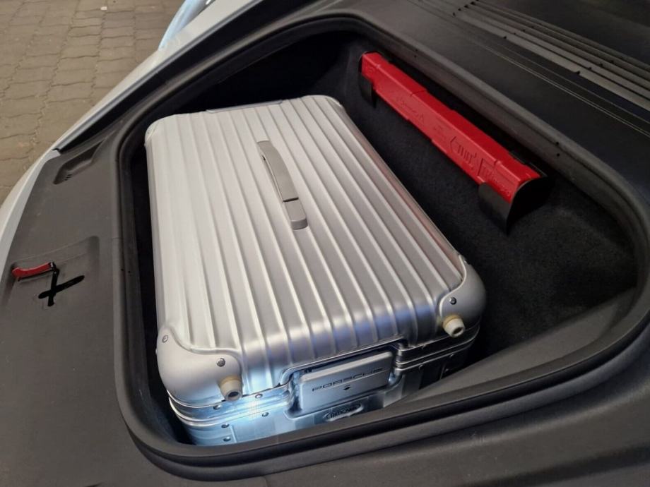 Rimowa x Porsche 911 PTS kovček