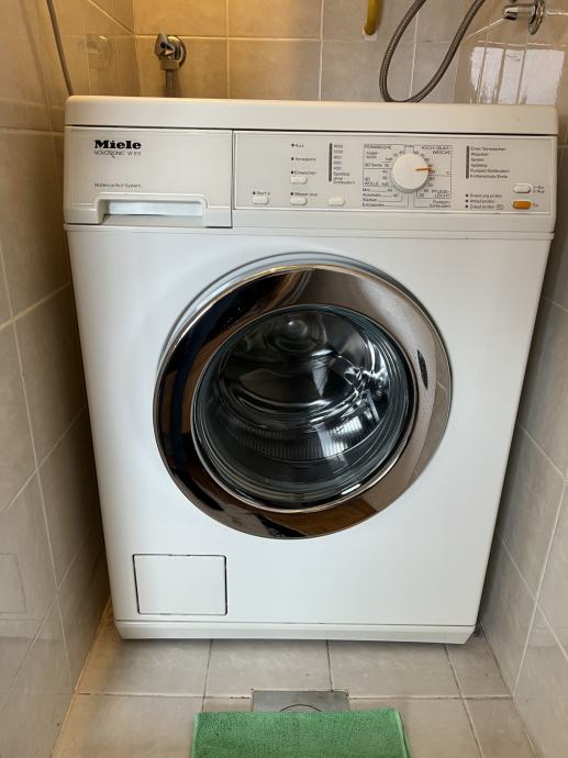 Miele Novotronic W513 pralni stroj, KOT NOV (1.600 obr./min)