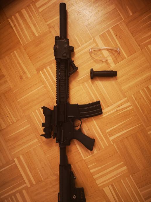 Cyma AR15 fullmetal aeg (cena ni končna)