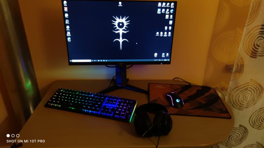 Gaming pc + Monitor + Tipkovnica + Miška + Slušalke