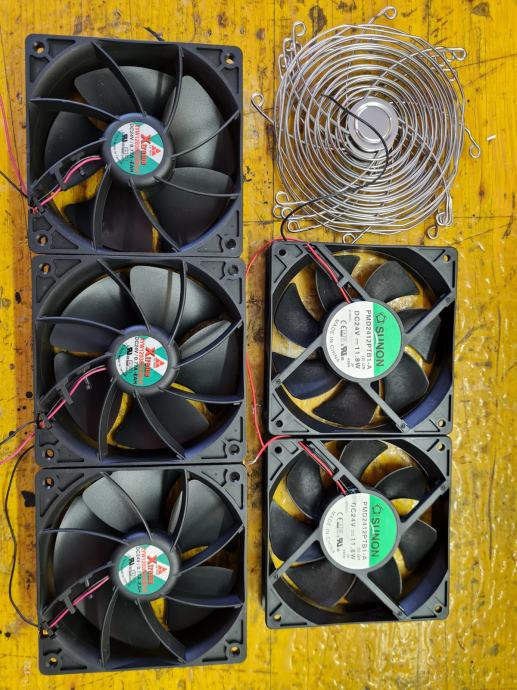 5 ventilatorjev 120mm 12V ali 24V