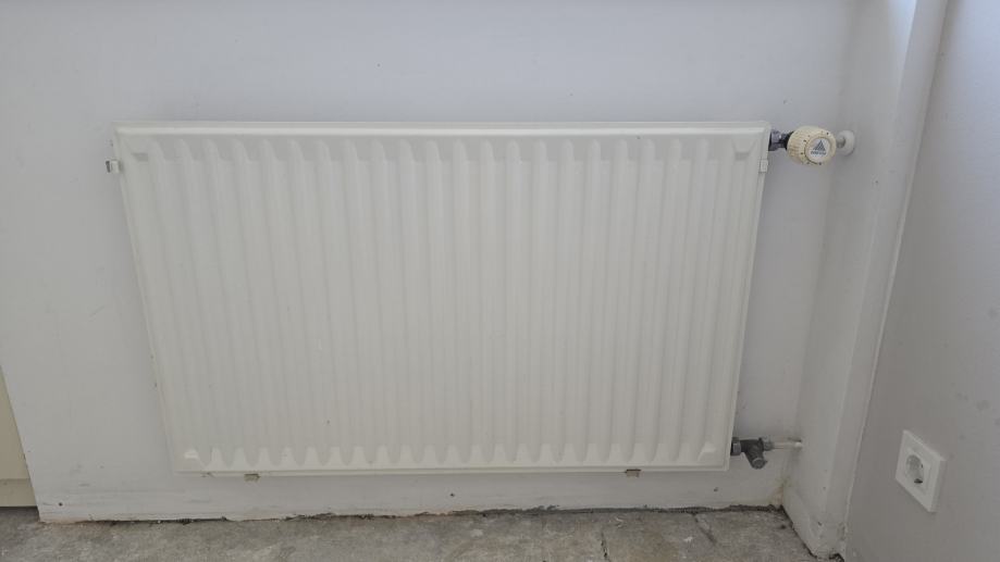 4 Radiatorji 95x60 120x60 72x60 85x60 s pripadajočimi ventili