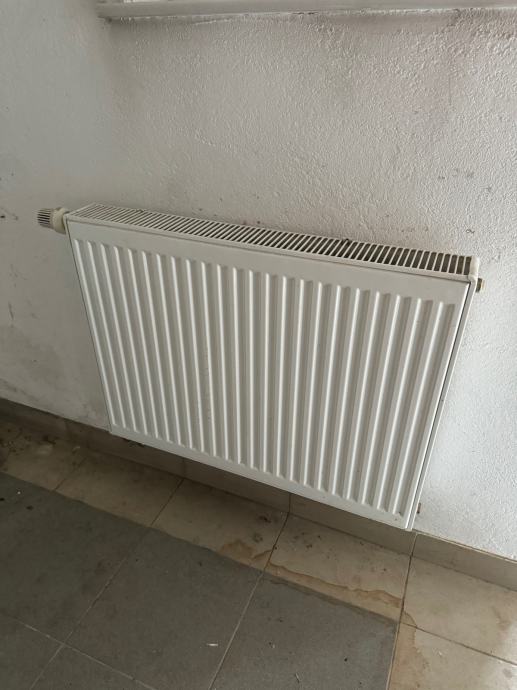 Prodam rabljene radiatorje (3x) z Aventorp termostatskim ventilom