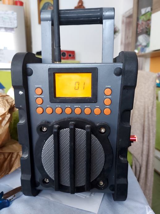 Clatronic prenosni delovni radio BR834