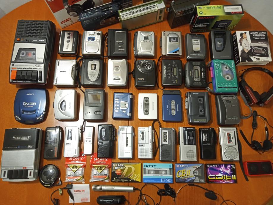 Radio kasetofon walkman tranzistor mikrofon slušalke kaseta discman