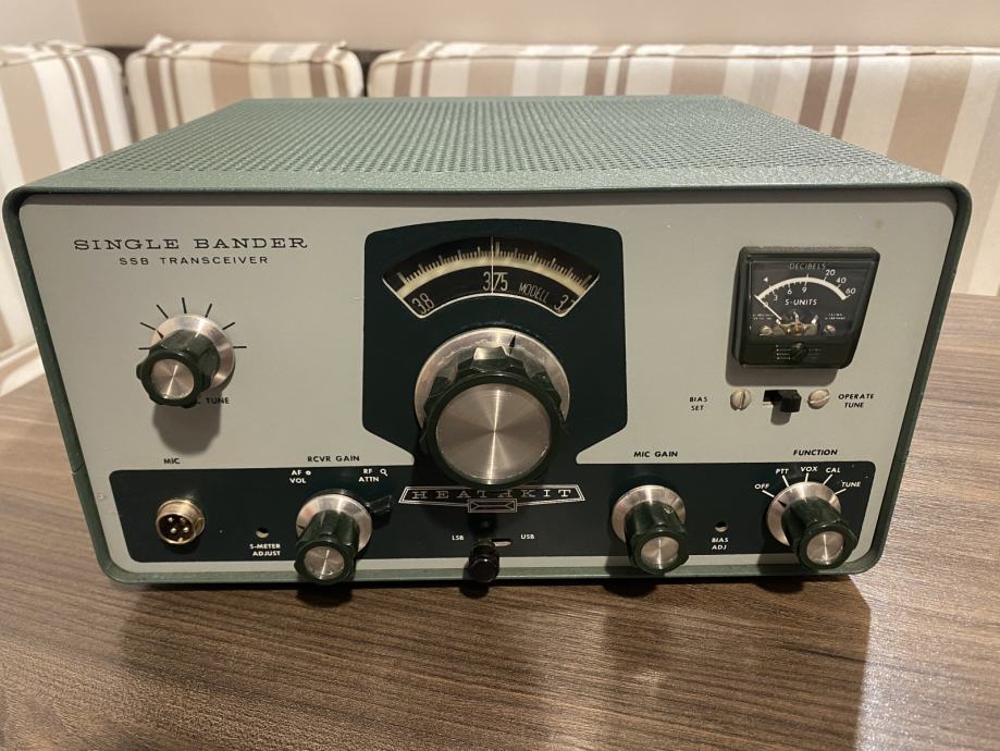 Kratkovalovna radijska postaja Heathkit HW-12