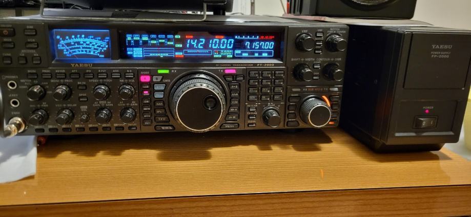 Yaesu FT 2000 D