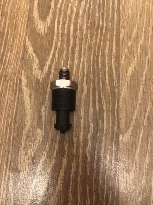 rail senzor pritiska goriva BMW 0281002405 sensor