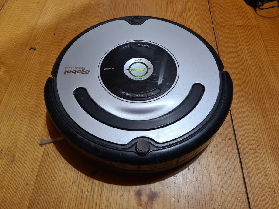 iRobot Roomba 555 - robotski sesalec