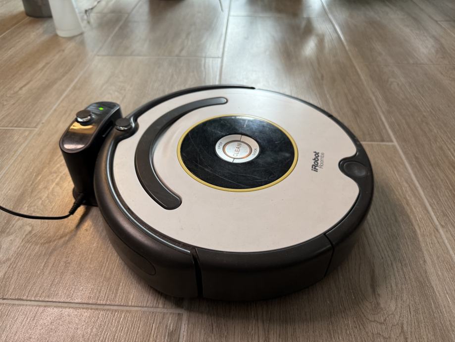 Robotski sesalnik iRobot Roomba 620