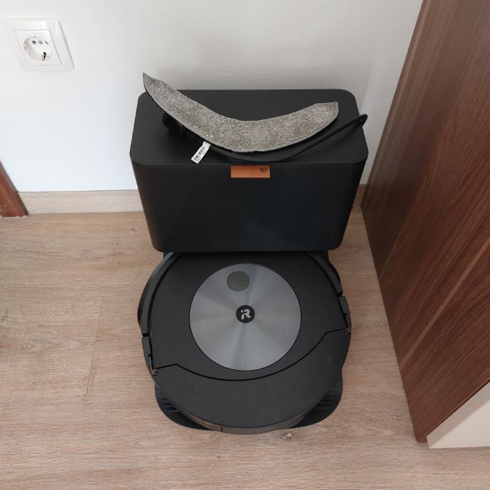 Robotski sesalnik Roomba Combo J7+