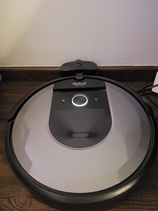 iRobot Roomba i7 sesalnik star samo 2 leti