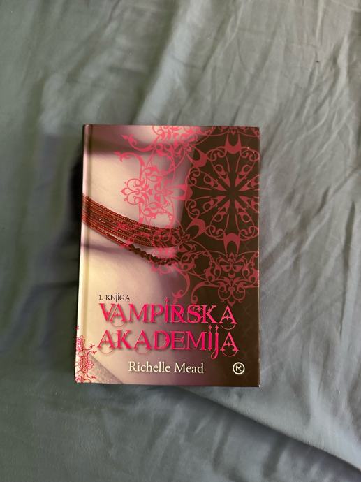 Richelle Mead: Vampirska akademija