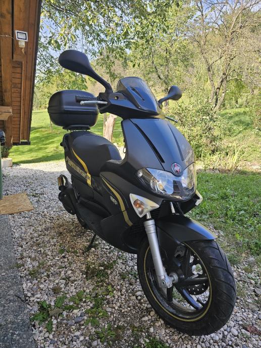 Gilera Runner RST 50 49 cm3, 2013 l.