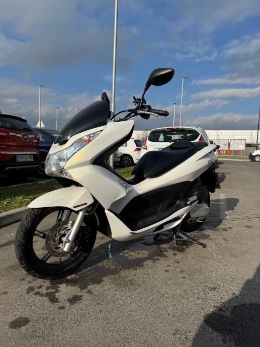 Honda PCX 125 cm3, 2011 l.