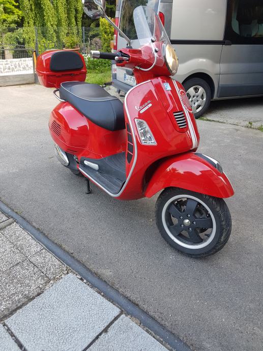 Piaggio  VESPA GTS 300 300 cm3, 2012 l.