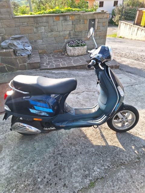 Piaggio Vespa LX50 4t 50 cm3, 2012 l.