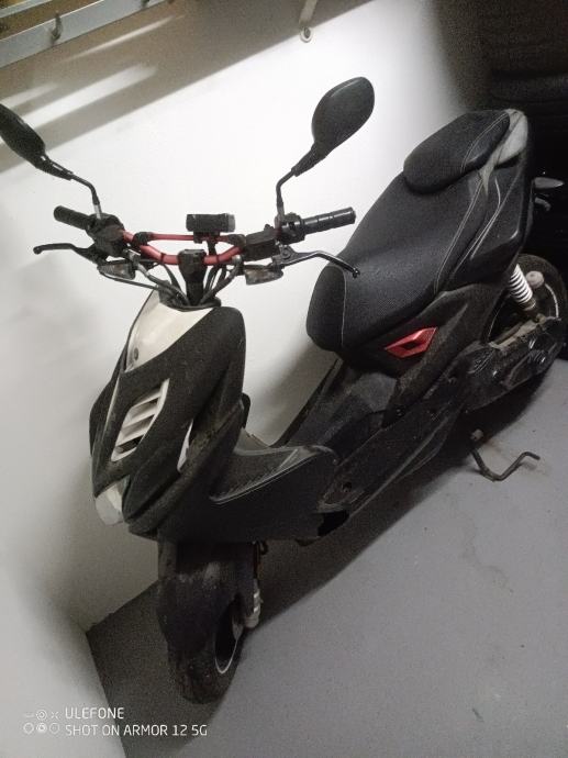 Yamaha AEROX  49 cm3, 2014 l.