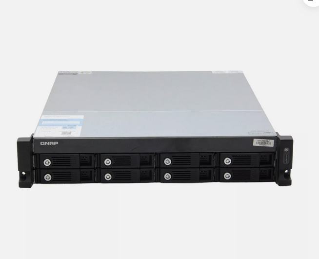 qnap rack 8-portni