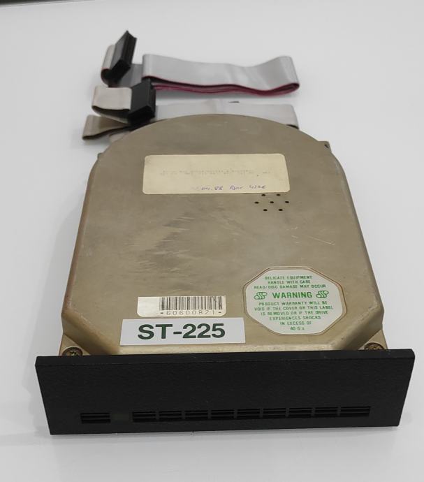 Retro trdi disk Seagate st-225  5,25"