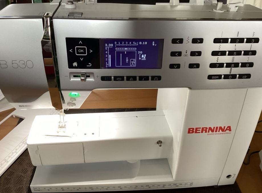 Bernina B 530 Mašina za šivanje / Novo