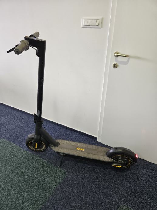 Električni skiro Segway Ninebot Max G30 - polne gume!