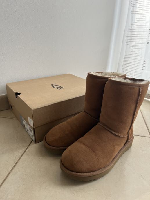 UGG- “australia classic”