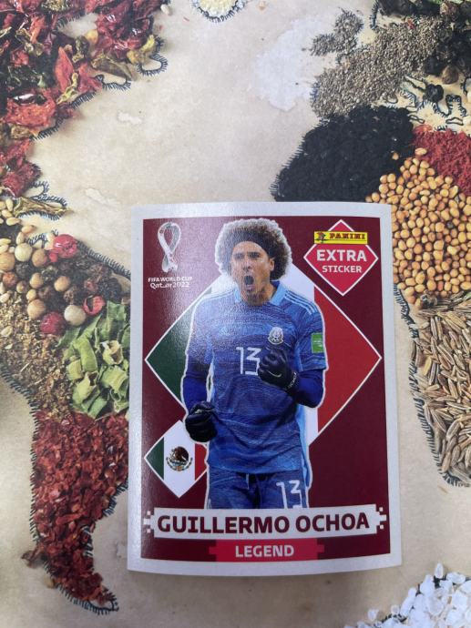 GUILLERMO OCHOA LEGEND EXTRA STICKER - Panini Qatar 2022