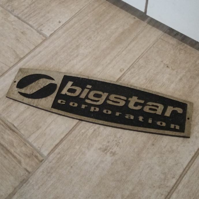 Kovinski logo BIG STAR jeans - ( BIG STAR ) - Jeans shop DEKORACIJA