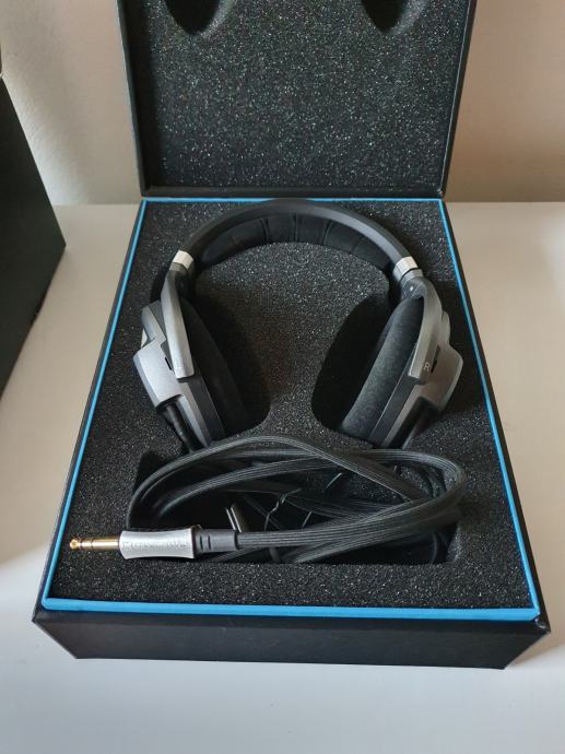 SENNHEISER HD700ヘッドホンu0026CH 700Sバランス駆動ケーブル 可愛い