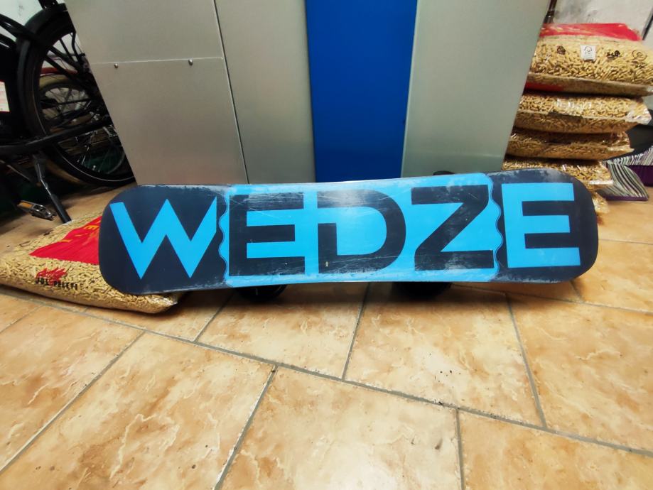 Wedze snowboard 120.  Vezi nitro charger