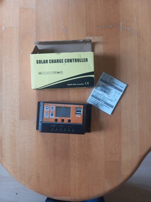 solarni regulator 30A