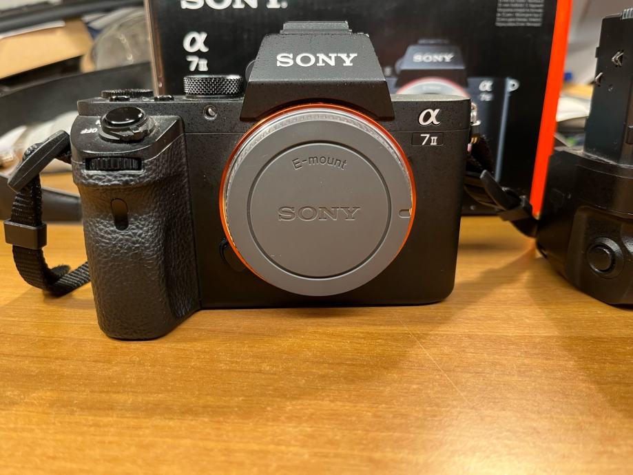 Sony a7 ii  in vertical grip