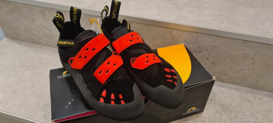 NOVI plezalni čevlji La Sportiva Tarantula Black/Poppy št. 39