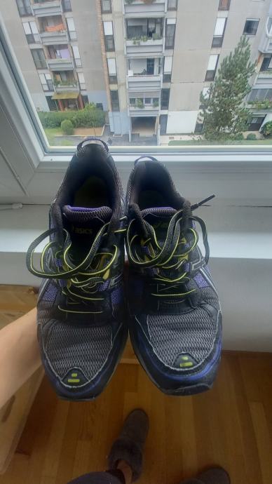 Superge Asics št.40