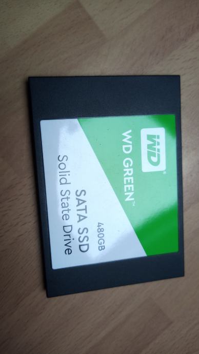 ssd disk 480 gb + 8gb grafična