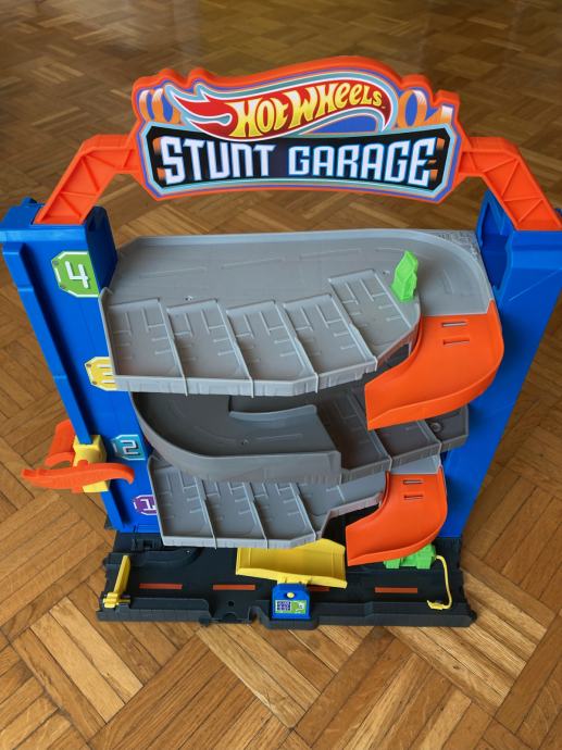 STUNT GARAGE hot wheels