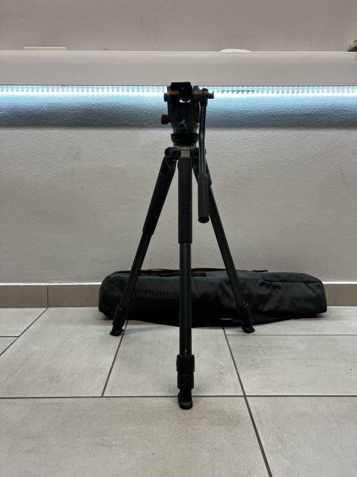 Vanguard Tripod za kamero