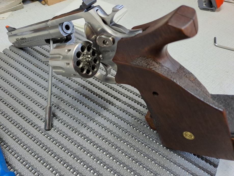 Revolver ALFA PROJ 2261, kaliber .22 LR