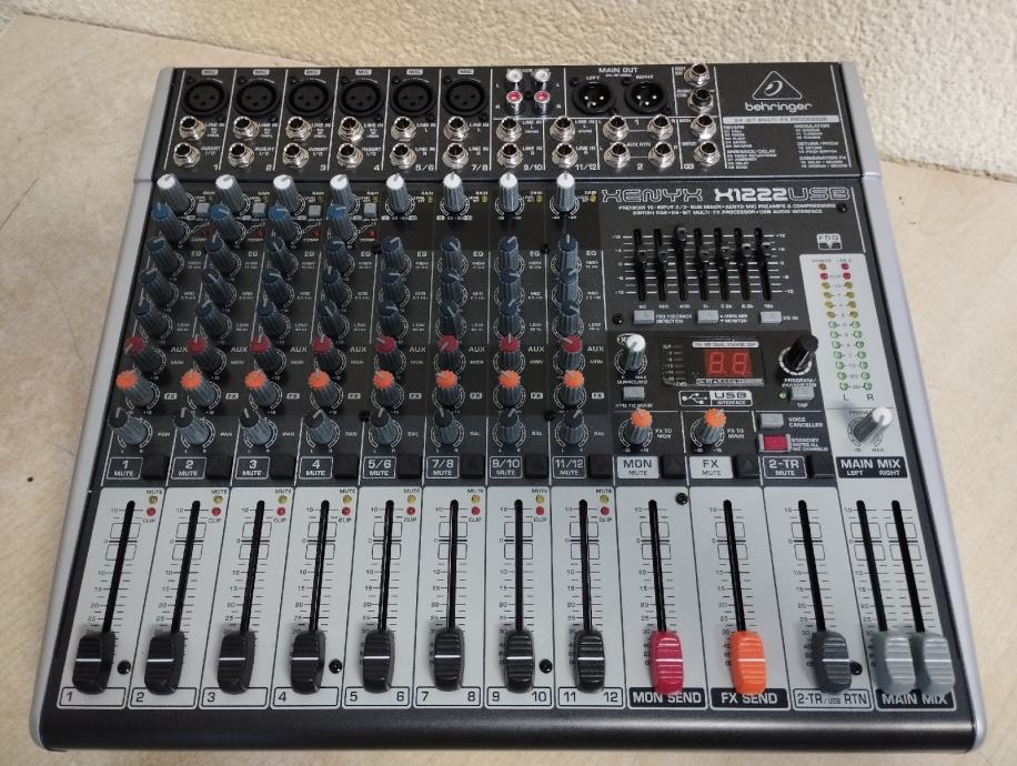 BEHRINGER XENYX X1222USB, 12 kanalni mixer