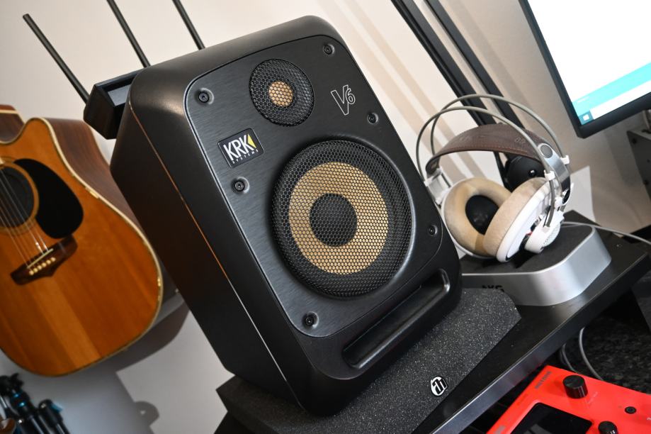 KRK V6S4 par studijskih monitorjev