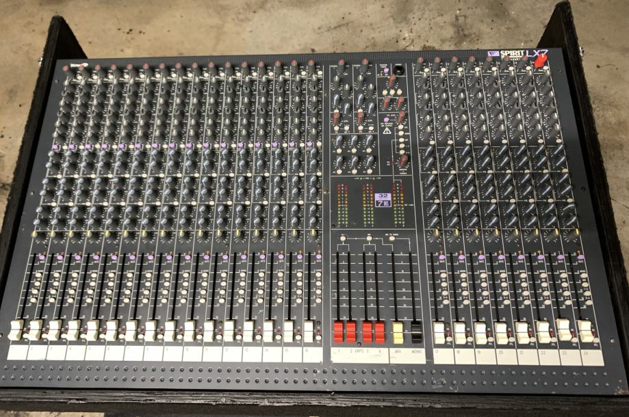 Soundcraft LX7 mešalna miza